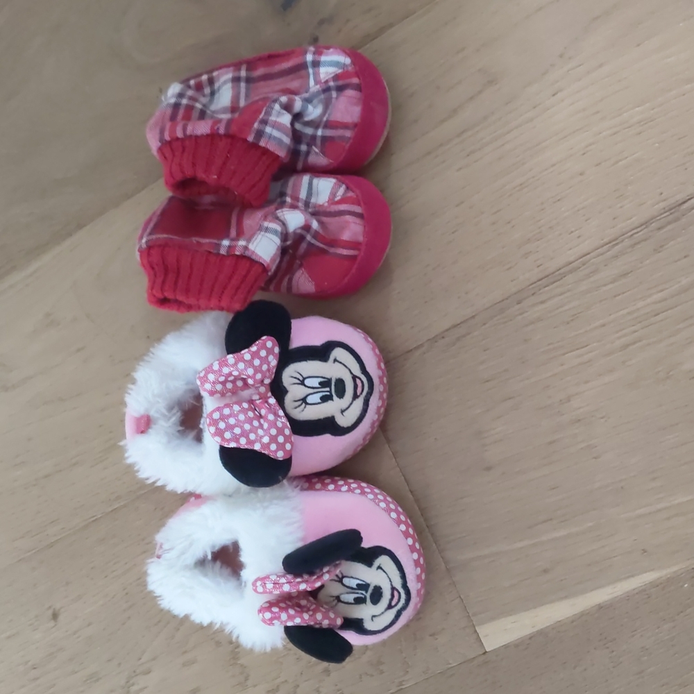 Bundle of 2 baby girl slippers